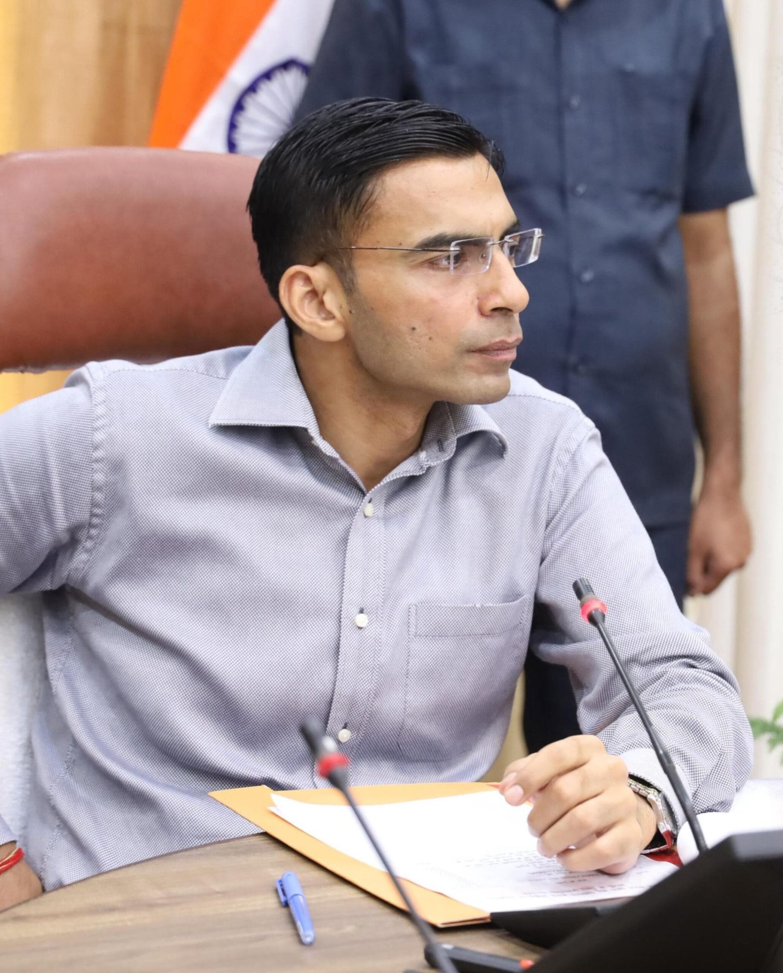 पिता का आकस्मिक निधन; पढाई पर संकट; जिला प्रशासन ने थामा रिहान का हाथ