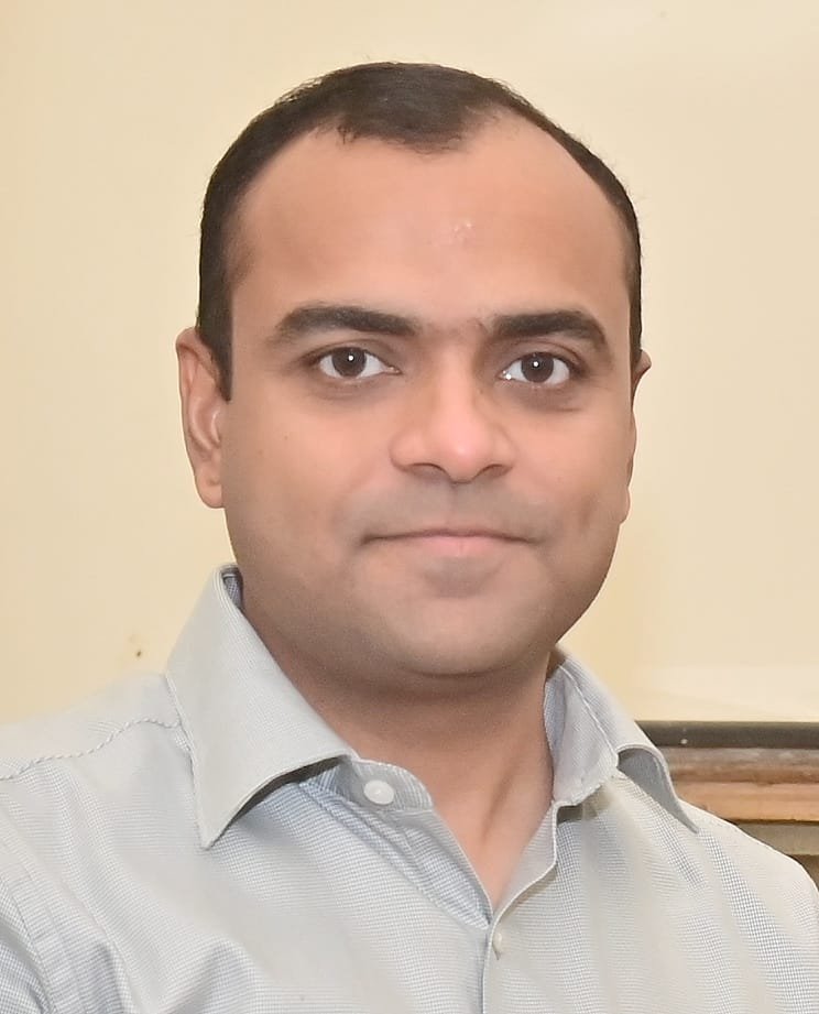 जिलाधिकारी मयूर दीक्षित ने पाॅच राजस्व निरीक्षकों का किया है स्थानांतरण, 5 लेखपाल हुए इधर से उधर