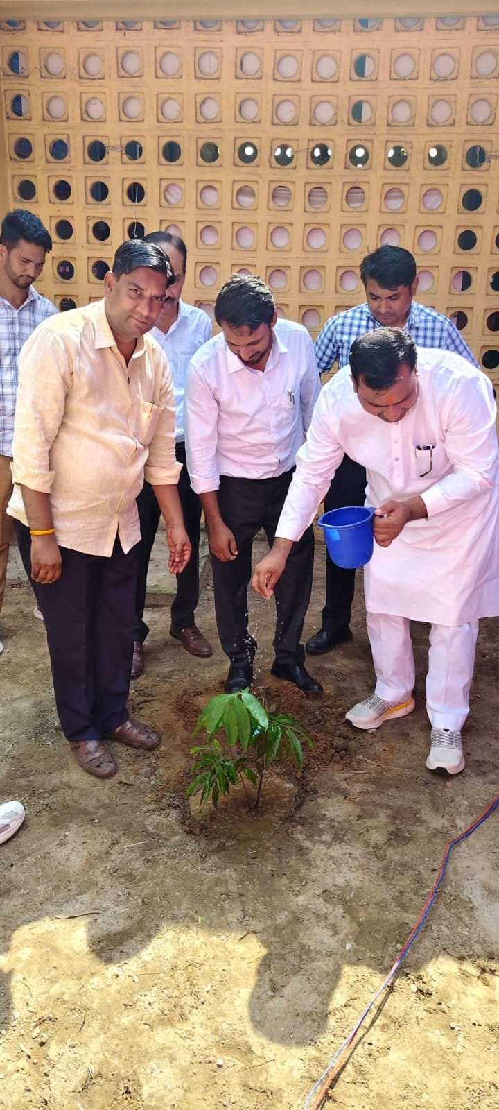 स्वस्थ नारी स्वास्थ्य परिवार- इमलीखेड़ा में आयोजित स्वास्थ्य शिविर ने 221 लोगों का किया गया स्वास्थ्य परीक्षण एवं उपचार